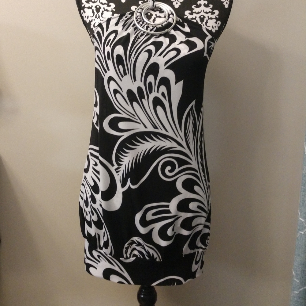 🖤KIWI JUNIORS BLACK/WHITE FLORAL HALTER TOP